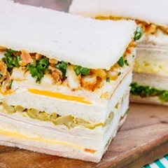 sandwichs de miga incluidos en el lunch para 20 personas