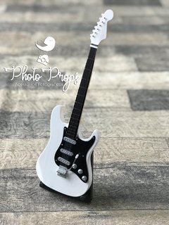 Mini Guitarra Stratocaster White Black na internet