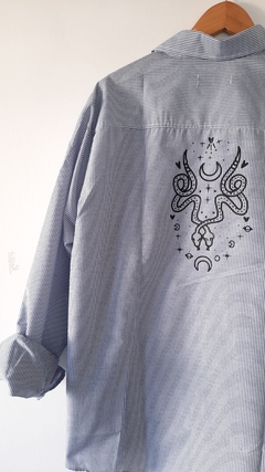 Camisa Rayitas gris serpientes - comprar online