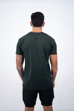 Camiseta Dry Poliamida Preto/Dourado na internet