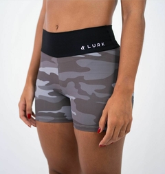 Shorts Curto Camo Cinza Claro