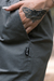 Calça jogger de sarja cargo tradicional boca reta com ajuste na barra feminina Riot Clothing (cinza/chumbo)
