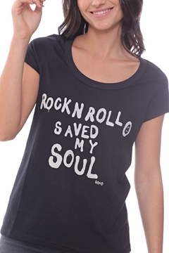 REMERA MC LOVE SOUL ESCOTE REDONDO ESTAMPADA COLOR NEGRO - comprar online