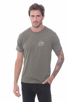 REMERA MC HEAD COLOR VERDE OLIVA