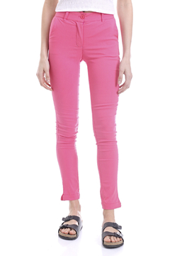 PANTALON FERRY SASTRERO EN TELA ELASTIZADA FUCSIA