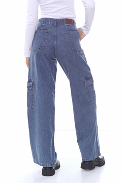 JEAN CARGO BELLA DENIM RÍGIDO DE PIERNAS AMPLIAS COLOR AZUL - comprar online