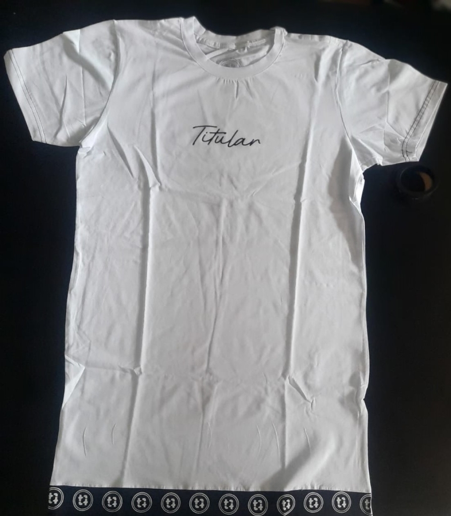 Camiseta Titular Jeans Branca Logo Escrito Emborrachado 13257BR