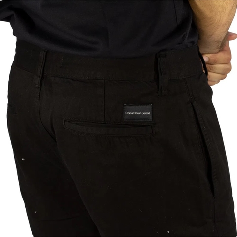 Bermuda Em Sarja Calvin Klein Jeans Color 5 Pockets Preta CKJM505-0987 na internet