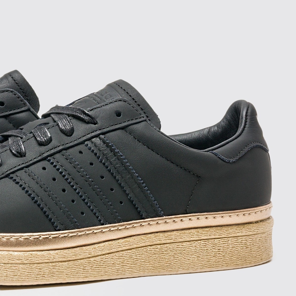 Tênis Feminino Adidas Superstar 80s New Bold W Preto e Dourado Couro B28041