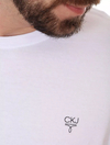 Camiseta Calvin Klein Jeans Masculina Black Omega Logo Branca CKJM1070900 - comprar online