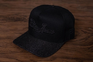 Boné Aba-Reta Strapback Com Inscrição Glitter na Aba Preto 12812.111