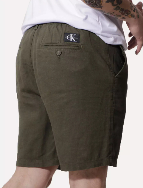 Bermuda Calvin Klein Jeans Masculina Linho Cadarço Verde Militar - CM3PC13BP198-0684 - Kevin Sports