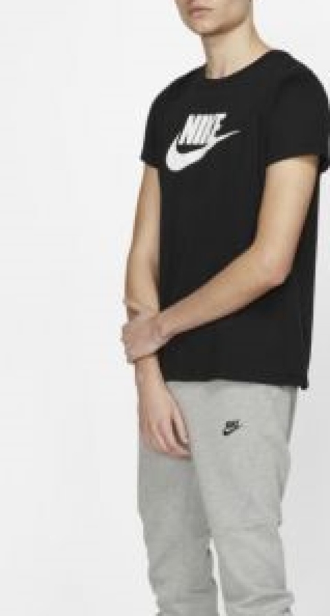 Camiseta Nike Sportswear Essential Preta BV0622-010 - comprar online