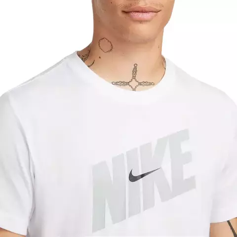 Camiseta Nike Manga Curta DF TEE HBR Novelty FQ3872-100 - comprar online