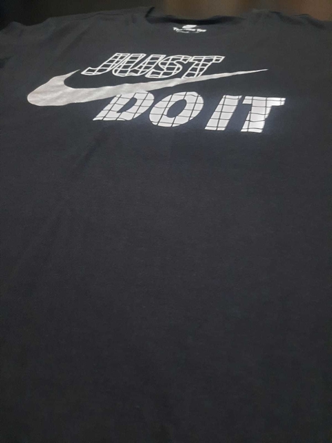 Camiseta Nike Just Do It Preto + Prata DM4196-010 - comprar online