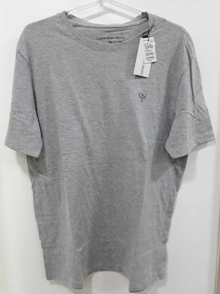 Camiseta Calvin Klein Masculina Ômega Peito - Cinza - CKJM107B-0966