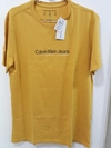 Camiseta Calvin Klein Jeans Masculina Made for all Mostarda - CM2OC01TC292-0121
