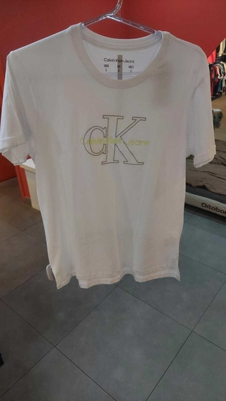 Camiseta Calvin Klein Logo Bordado Espuma Branca - CF3OC01BC626-0900