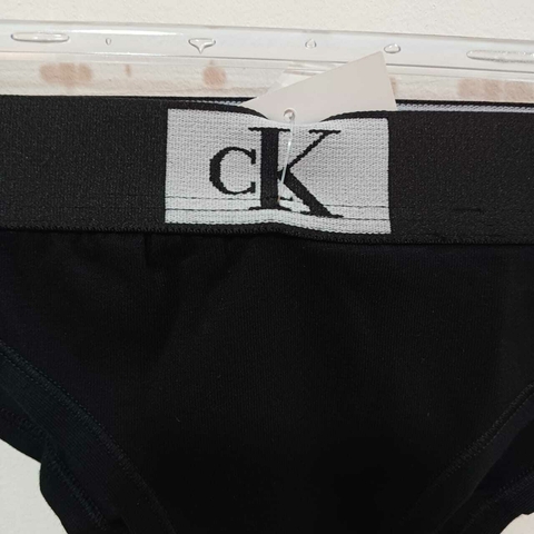 Calcinha Tanga Cotton Calvin Klein 1996 Preta - LUC279-0987 - comprar online