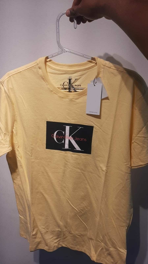 Camiseta Calvin Klein Logo Básico - CKJM105E-0112