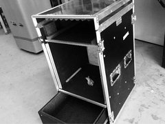 Road Case Rack 10u Com Gaveta E Compart. Mesa De Som - comprar online