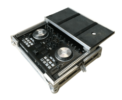 Case Traktor Kontrol S2 mk3 com suporte notebook