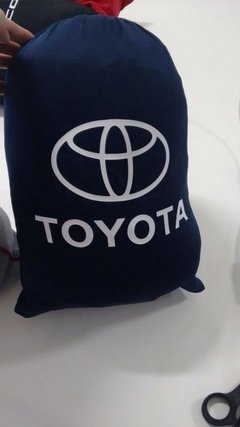 Capa Toyota Yaris na internet