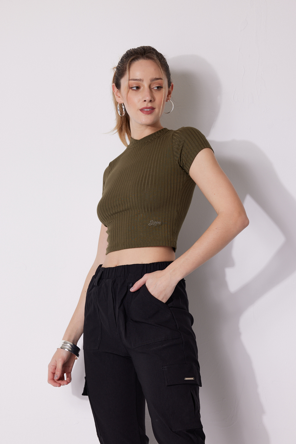 Remera cuello alto