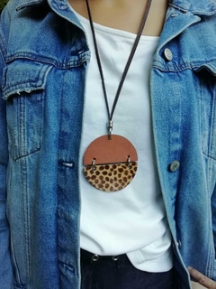 Kandinsky - Collar largo con circunferencia en cueros combinados - comprar online