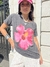 REMERA BISCUS FLOR