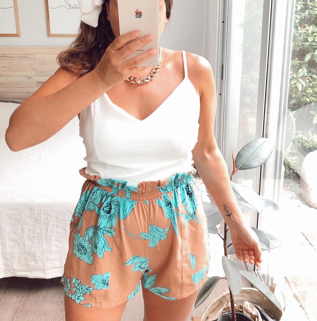 SHORT ANTONIA FIBRANA CAMEL SIN CAMBIO Vikita Store
