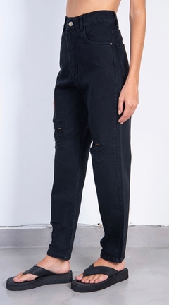 JEAN MOM ROTURA NEGRO - comprar online