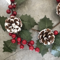 Centro navideño frutos rojos y piña 28 cm de diámetro en internet