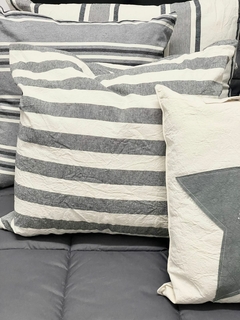 Almohadón Tusor rayas gris y natural 50cm x 50cm con relleno - comprar online