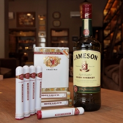 Combo #67 - Romeo y Julieta N°2 (Petaca x 5 unidades) con Jameson Whiskey x 750 cc