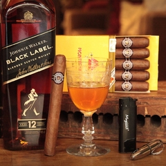 Combo #12 - Montecristo N°4 por 5 unidades con Johnnie Walker Black Label.