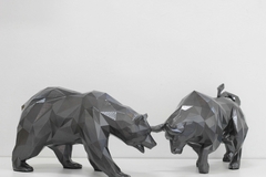 Touro e Urso Ataque I Dupla Escultura na internet