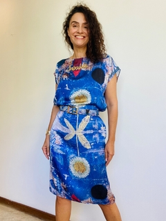 Vestido Kaftan Cetim Paul Klee Azul na internet