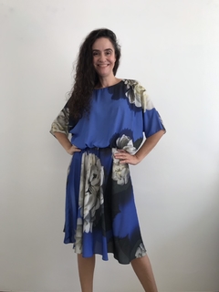 Vestido Curto Morcego Evasê Crepe Hortênsia Azul