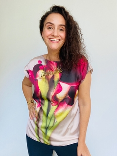 Camiseta Kaftan Cetim Calla Vermelha - comprar online