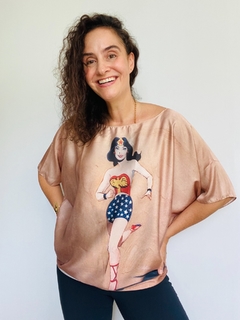 Camiseta Morcego Cetim Mulher Maravilha Nude - comprar online