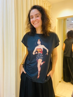 Camiseta Kaftan Jersey Mulher Maravilha Preto - comprar online