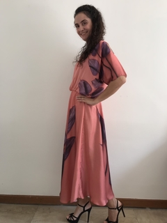 Vestido Longo Morcego Ombro Aberto Evasê Cetim Antúrio Rosa on internet