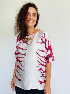 Camiseta Morcego Cetim Coral - ALESSA