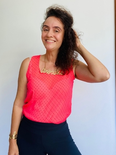 Regata Básica Chiffon Rosa Pois Preto - loja online