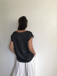 Camiseta Kaftan Cetim Mulher Maravilha Preto - comprar online