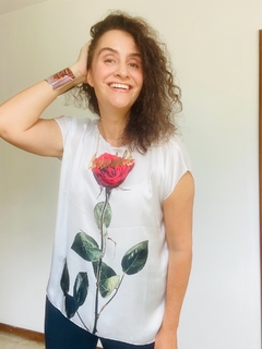 Image of Camiseta Kaftan Cetim Rosa Única Branca