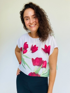 Camiseta Cropped Tulipas na internet