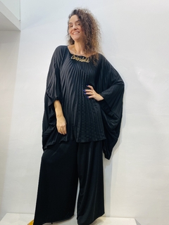 Camiseta Maxi Plissada Crepe Preto - ALESSA