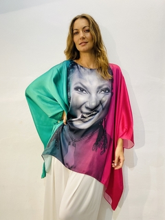 Camiseta Maxi Cetim Alcione Degradê Verde e Rosa